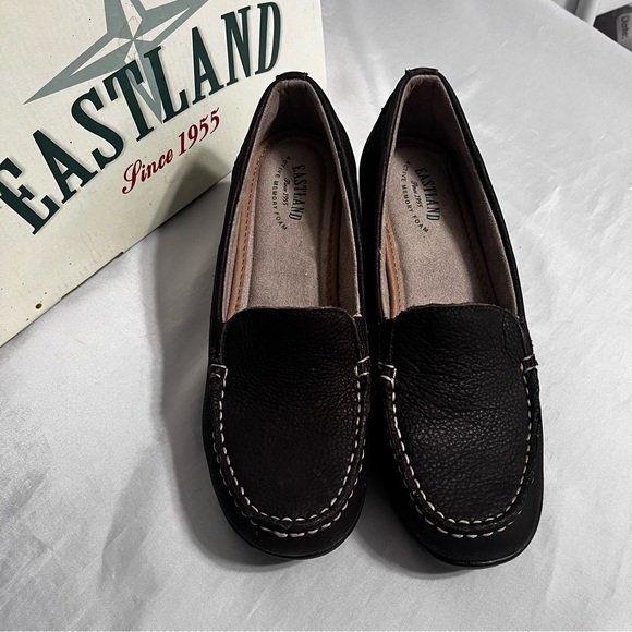 Eastland Women's Slip on New in Box With Active Memory Foam Coffee Color Size 8 - Picture 4 of 7